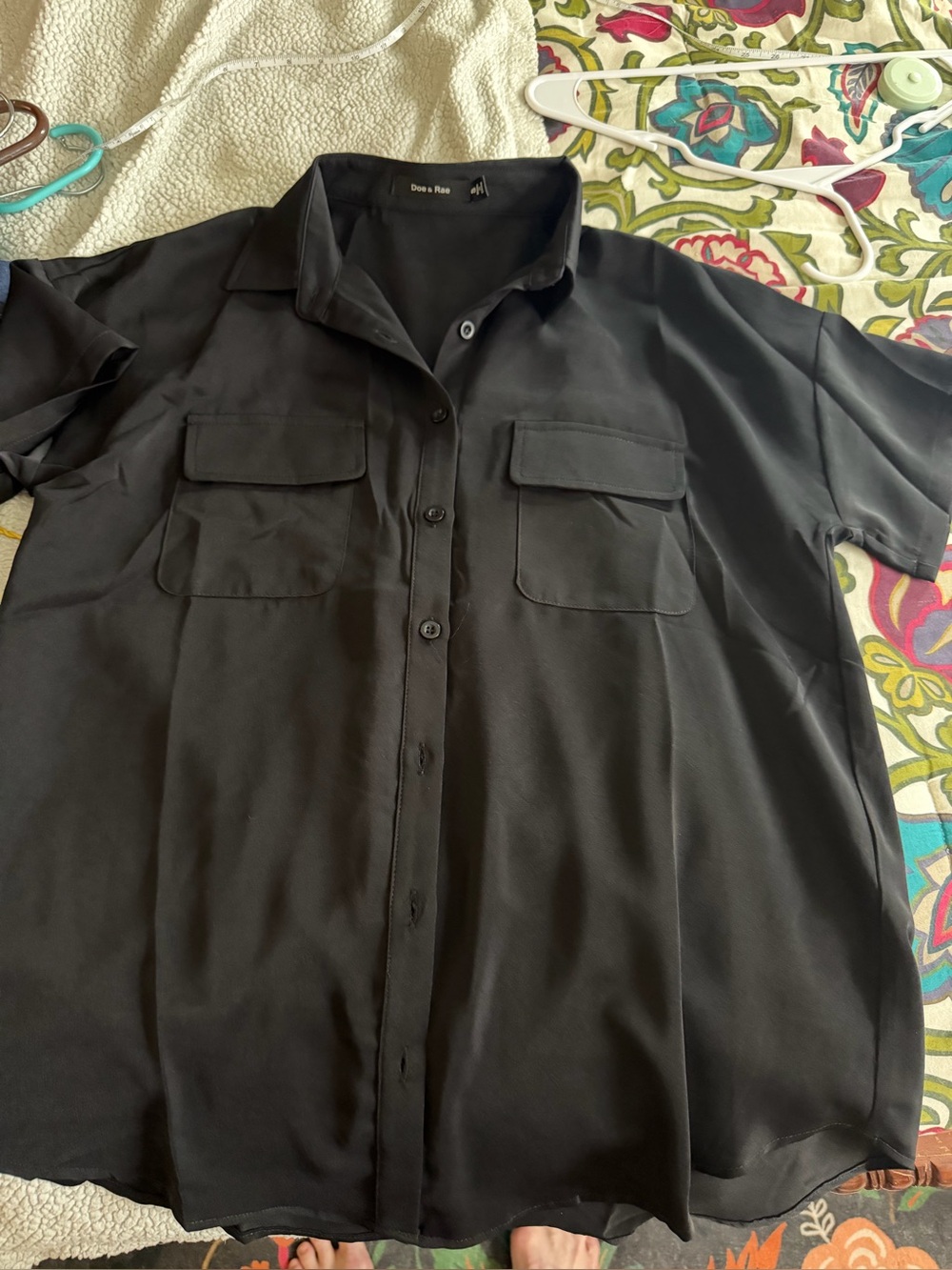 Doe & Rae Black Short Sleeve Button-Down Shirt with Chest Pockets